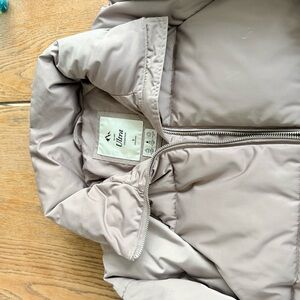 Abercrombie & Fitch Women's Puffer Jacket in Light Gray
